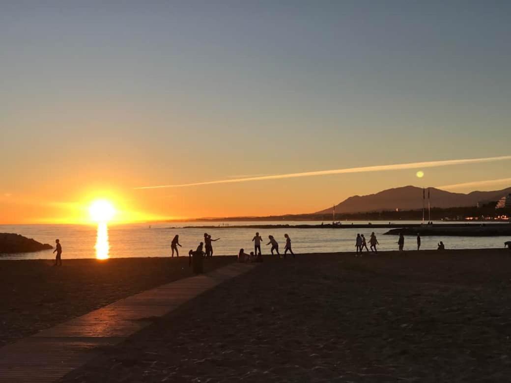 Marbella Beachfront Apartment エクステリア 写真