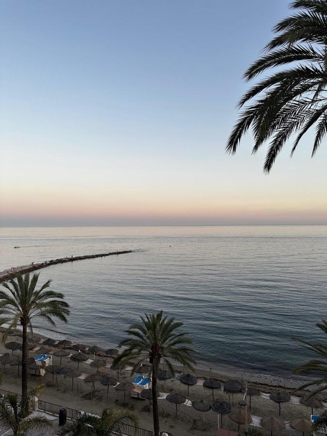 Marbella Beachfront Apartment エクステリア 写真