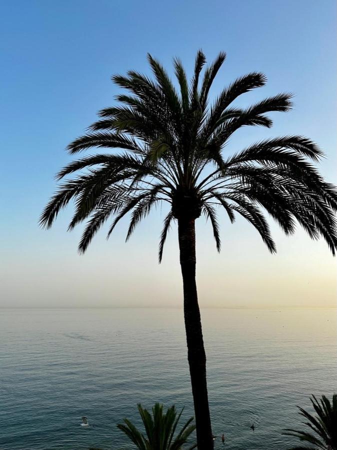 Marbella Beachfront Apartment エクステリア 写真