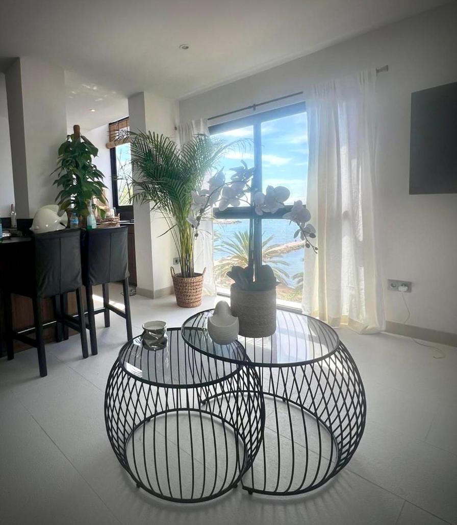 Marbella Beachfront Apartment エクステリア 写真